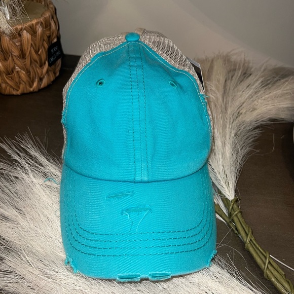 ⭐️NEW WITH TAGS⭐️ women’s ponytail cap - Picture 3 of 5